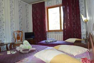 Гостевой дом Lotos Guest House Бишкек Стандартный трехместный номер-3