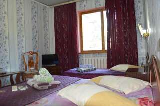 Гостевой дом Lotos Guest House Бишкек Стандартный трехместный номер-7